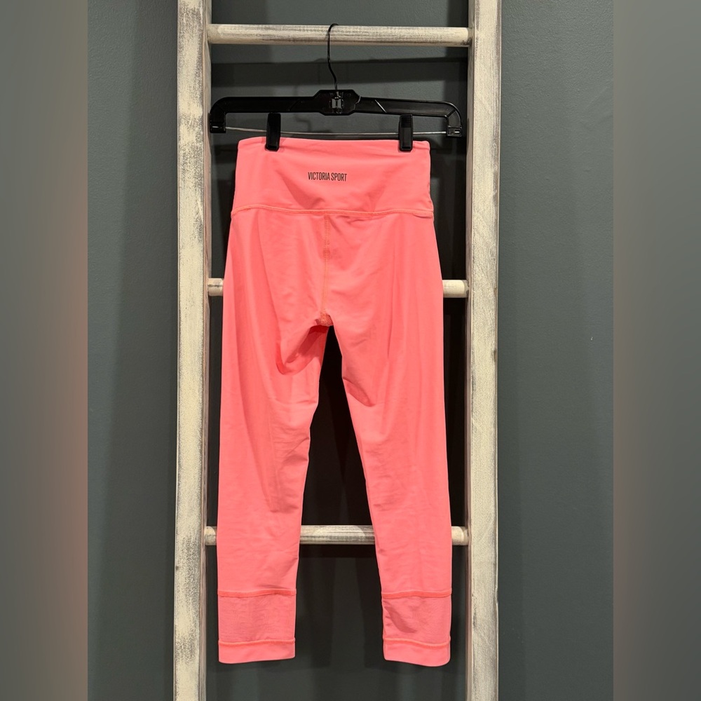 Victoria’s Secret Sport Pink Capri Leggings - Picture 2 of 4